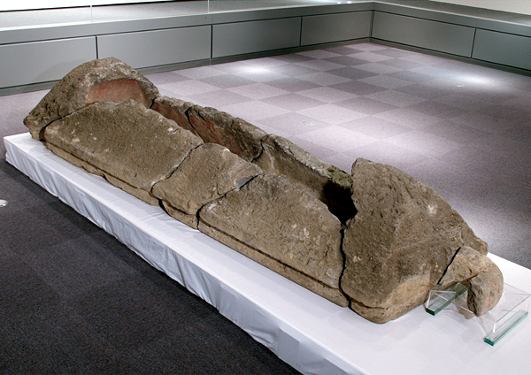 朝臣雛山出土の石棺