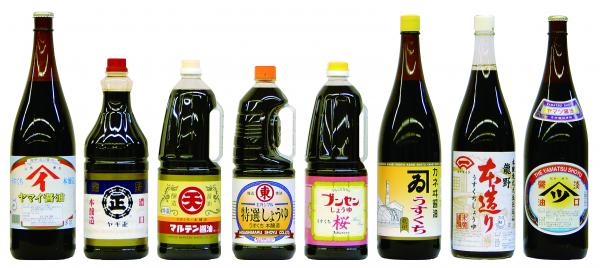 たつの市で造られている8種類の醤油の商品が横一列に並んでいる写真