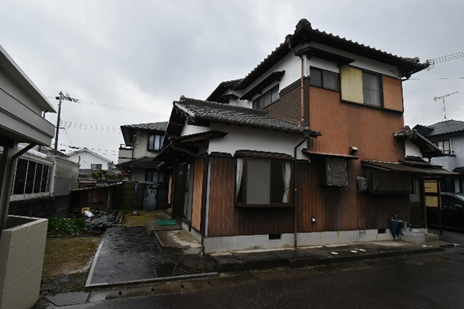 外壁が茶色の2階建ての物件番号191外観写真