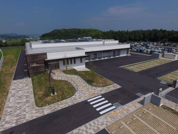 中央学校給食センターを上空から写した写真