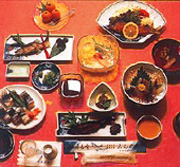 さまざまな種類の料理が並んでいる写真