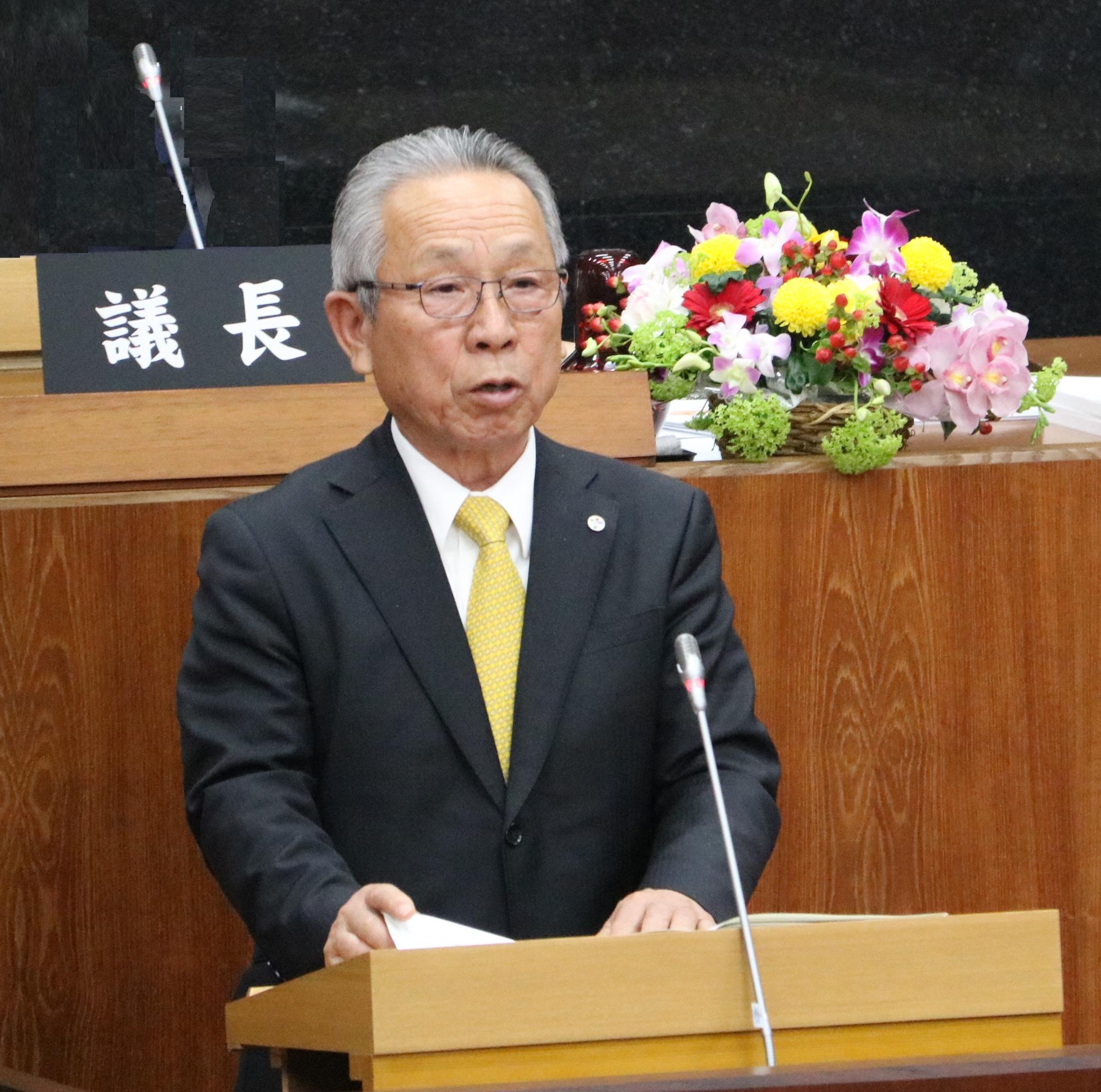 市議会において令和7年度施政方針を述べる市長