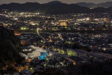 夜桜と城下町