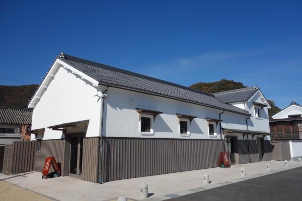 下川原「蔵」の建物を斜め前から写した写真