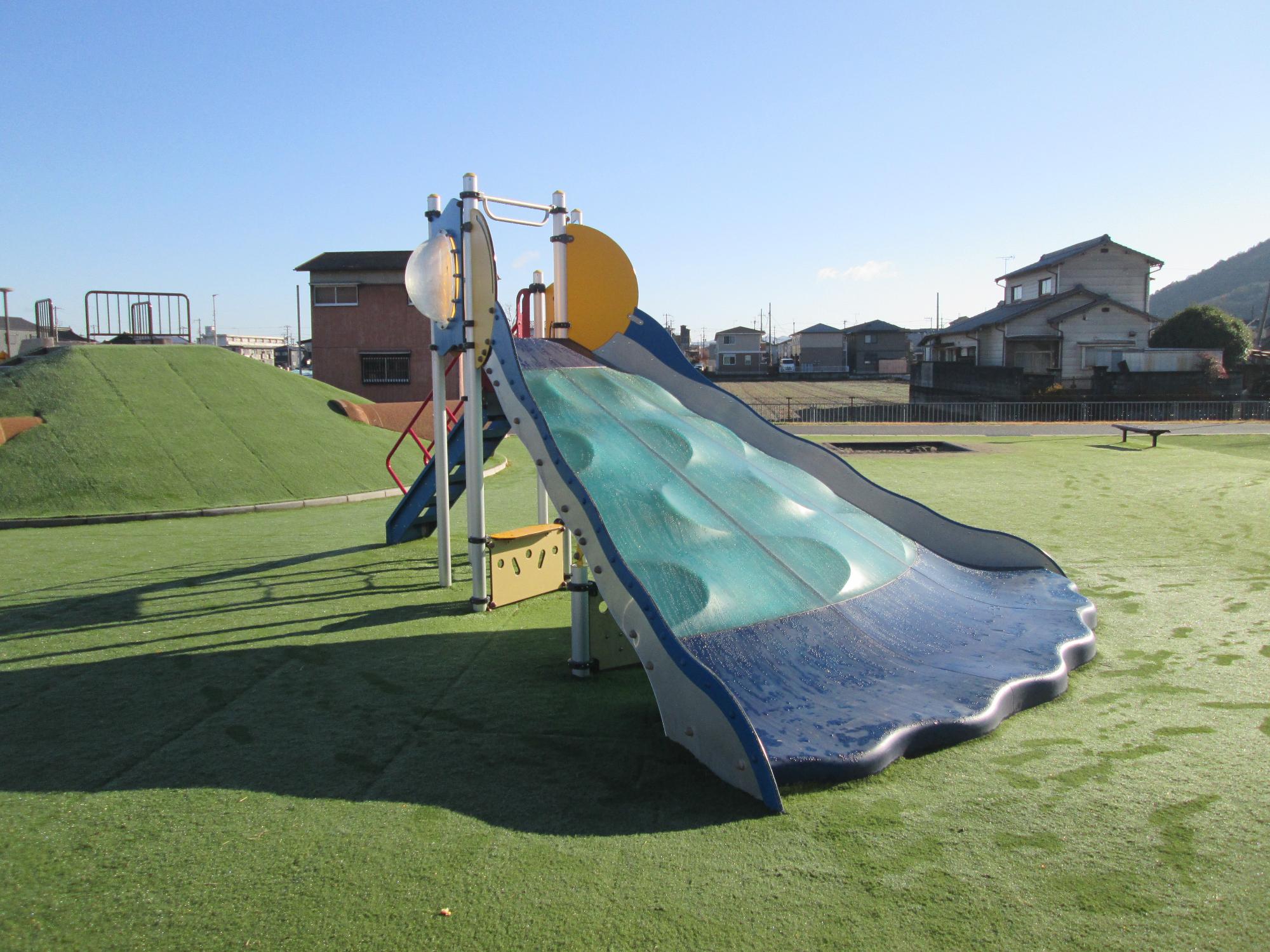 神部黍田公園複合遊具
