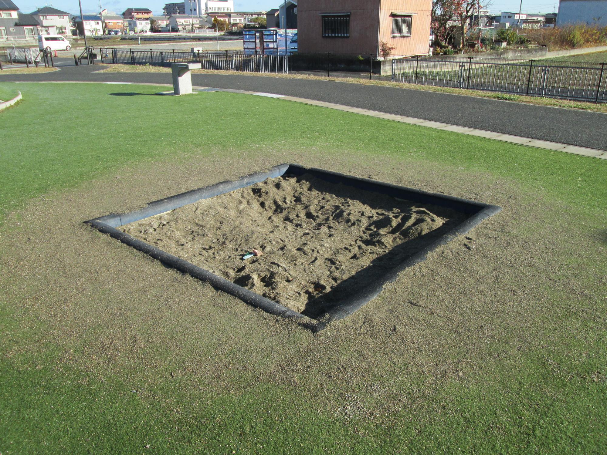 神部黍田公園砂場