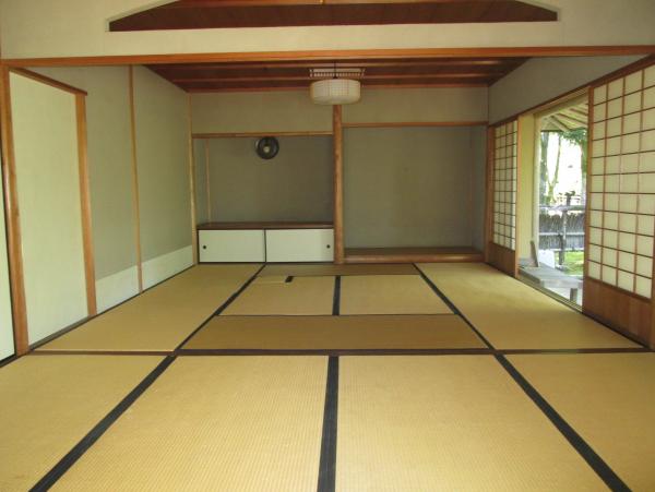 障子の襖のある楽庵の和室の写真