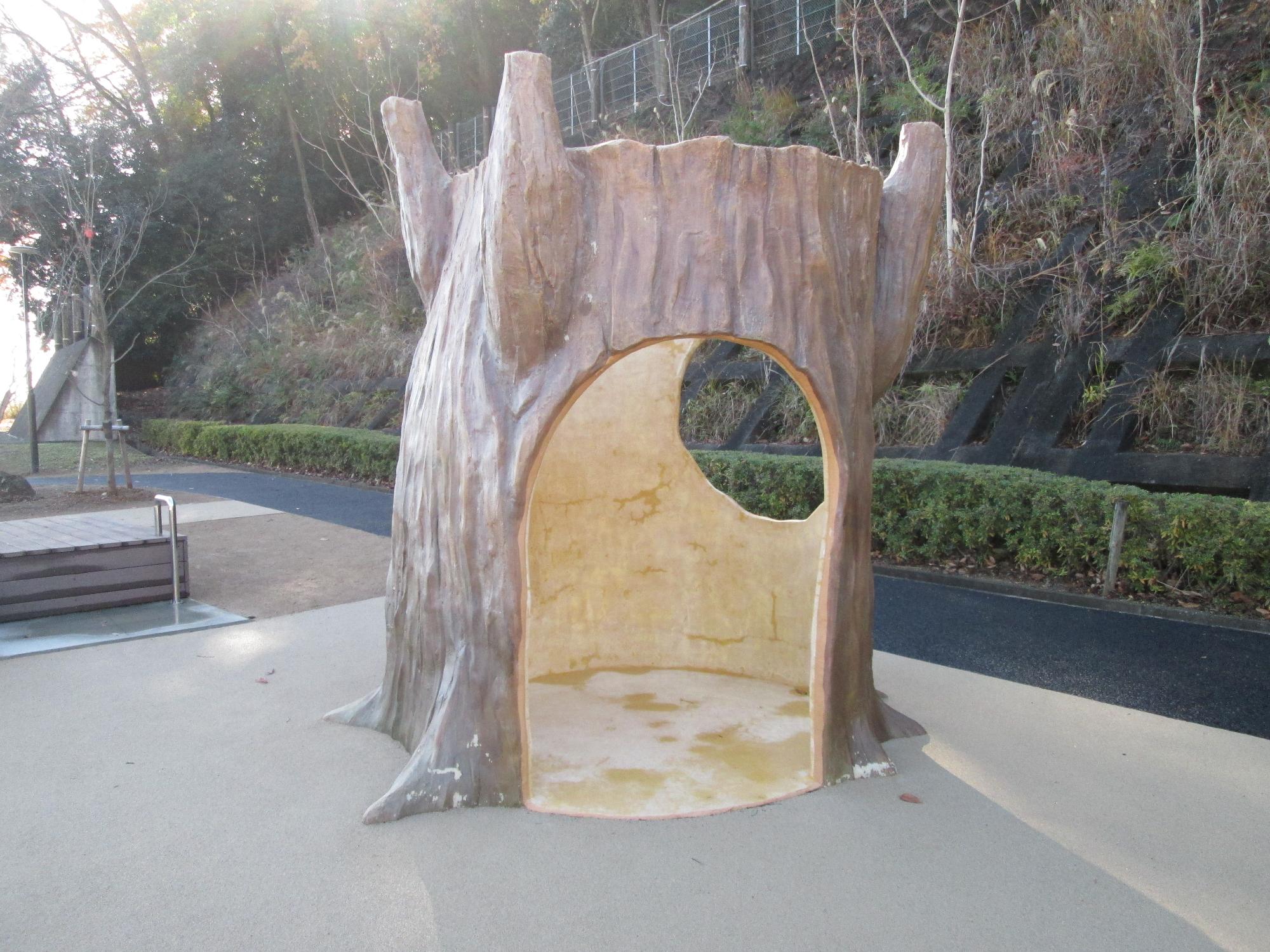 龍野公園ほこら型遊具