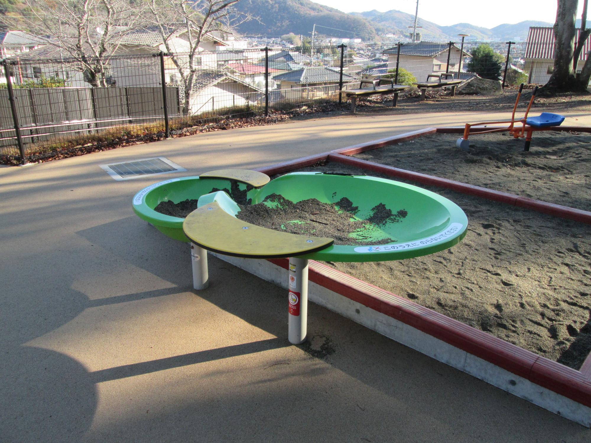 龍野公園ツインサンドボウルテーブル