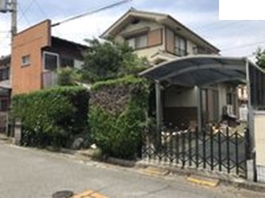 カーポートが建物横に併設している物件番号157の外観写真