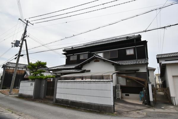 道沿いに建つ2階建て物件番号208外観写真