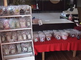 袋詰めされた商品が店頭に並んでいる写真