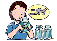 瓶に入っている水の匂いを確認している女の子のイラスト
